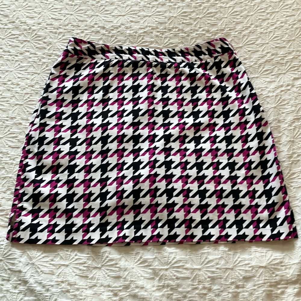 EP Pro golf skort in white black & Fuschia houndstooth print & back pocket